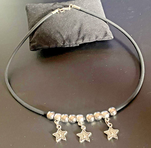 Collana caucciu con - in,