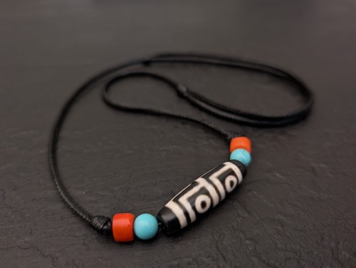 Collana con ciondolo - , dzi