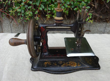 Vecchia macchina da cucire per