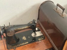 Antica Singer del 1914, macchina da cucire a pedali.