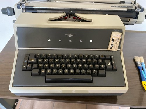 Macchina scrivere tedesca - da,