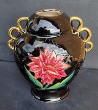 Vaso decorativo vintage nero con fiori in rilievo manici dorati ceramca italiana
