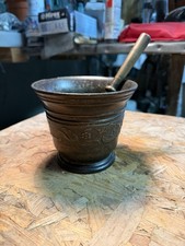 Antico mortaio in bronzo con
