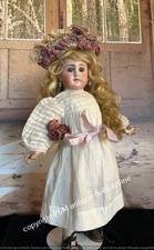 Antica bambola in porcellana