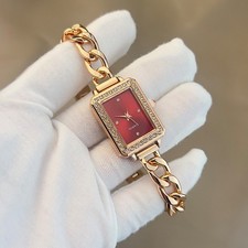 Orologio da polso al quarzo elegante wearable art appositamente progettato per le donne