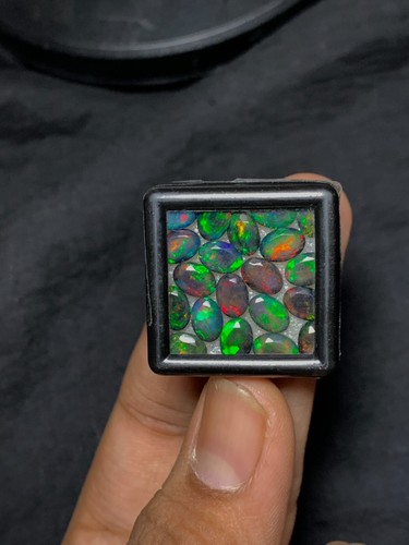 Pietra nera sfaccettata taglio