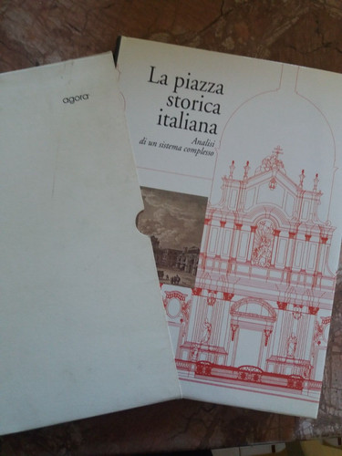 Piazza storica italiana - piazza,