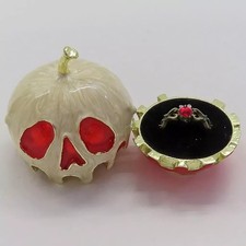 Anello e custodia mela