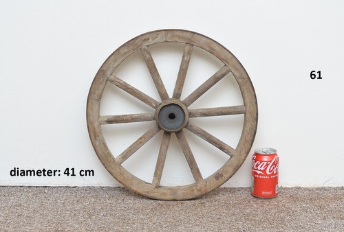 Vecchio carrello legno - in,