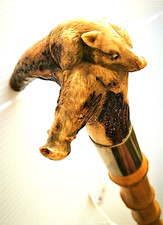 FRUSTINO - BAMBU' - MANICO IN CORNO FINEMENTE INTAGLIATO:CANE ATTACCA CINGHIALE