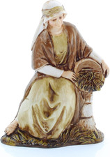Donna Seduta Su Muretto H 7,7 Cm per Presepe Da Cm 10 Scala 1:20 – STANDARD 10 –