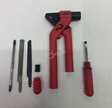 Pinza pappagallo regolabile con accessori incorporati martello, lime, cacciaviti