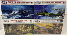 LOTTO 4 KIT MODELLINI SIGILLATI ATLANTIS SECONDA GUERRA MONDIALE B-24 BOMBARDIERE PT BARCA PATTON & CARRO ARMATO GIAPPONESE