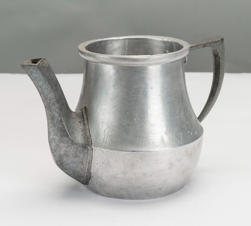 Vecchia caraffa alluminio - vecchia,