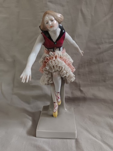 Rara statuina porcellana