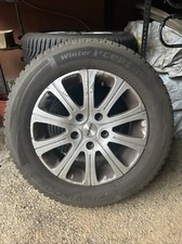 4 Gomme invernali misura 195/65 R15 montate su Cerchi MOMO a 5 bulloni. 