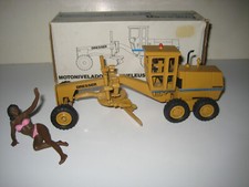 DRESSER A 450 E GRADER 2°