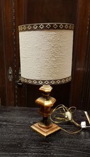 vecchia lampada da tavolo