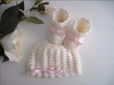 Scarpine cappellino neonata uncinetto corredino nascita fatto a mano handmade