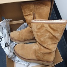 Stivali UGG marrone chiaro con