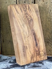 tagliere fatto a mano in legno