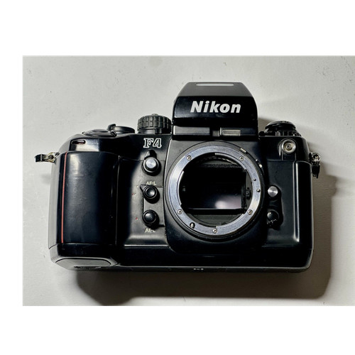 Nikon vendita tra - -,