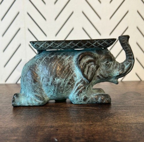 Antica statuina elefante