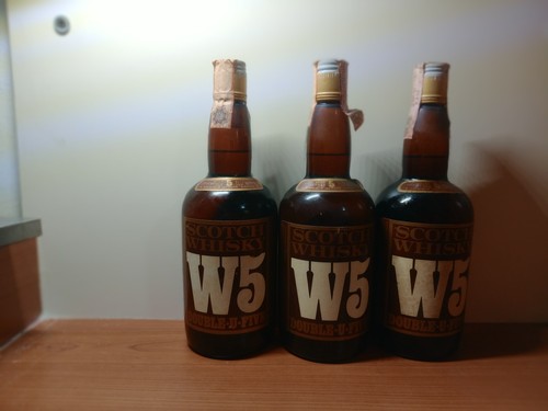 Tre bottiglie scotch - bottiglie,