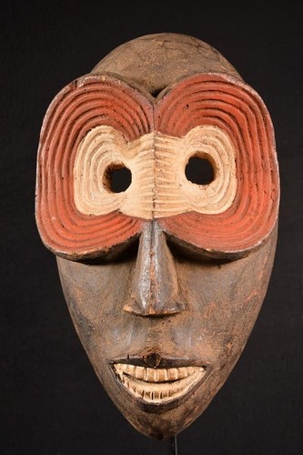 Autentica maschera africana - un'autentica,