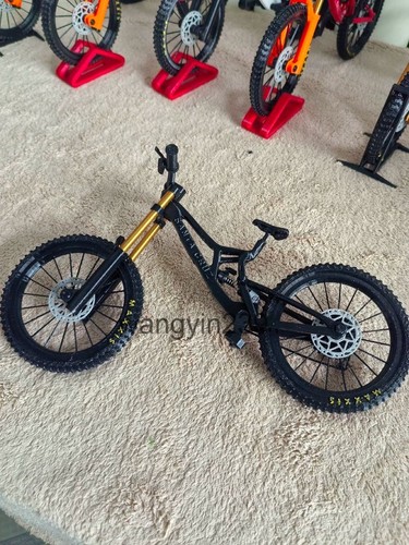 Modellino mountain bike santa - bike,