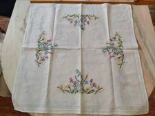 TOVAGLIETTA DA TE IN LINO MISURE 75 X 75 CM CON RICAMO A MANO FLOREALE