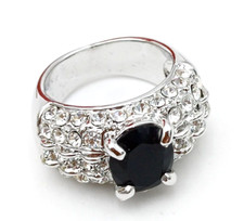 ANELLO A FASCIA CON ZIRCONI ED OVALE IN ONICE NERA