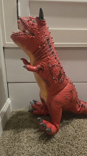 Disney dinoland carnotaurus - dinoland,