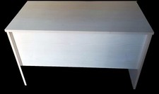 SCRIVANIA O TAVOLO IN LEGNO LAMINATO COLORE BEIGE (ritiro in Como città)