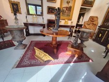 Coppia di monumentali grandi vasi medicei in ghisa con angeli altezza cm. 88