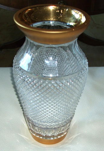 Vaso antico con bordo spesso