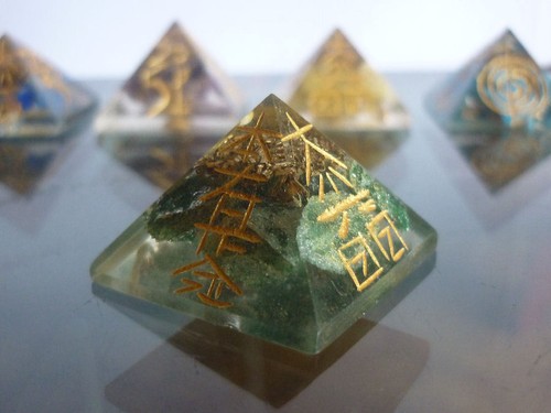Piramide orgone orgonite - piramide,
