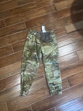 Pantaloni nuovi senza