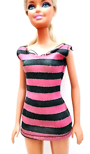 B124 barbie 2000s - b124,