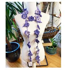 Collana fantasia fiorita ghirlanda sfumature viola all'uncinetto fatta a mano regalo