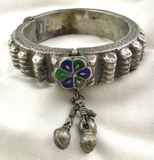 ANTICO BRACCIALE RIGIDO Gojru ARGENTO INDIANO Himachal Pradesh CON SMALTI 54gr