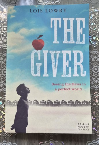 The giver essential modern - the, (essential