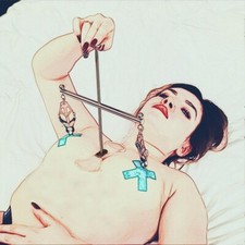 Sex estrattore tira capezzoli