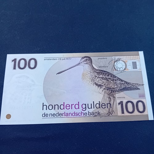 Pays bas 100 - –,