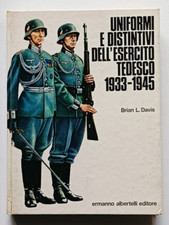 UNIFORMI E DISTINTIVI