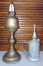 Coppia Di Antiche Lampade Ad Olio Francesi Ottone E Bruciatore Ceramica 