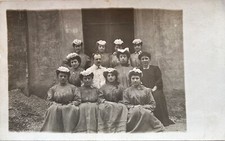 Fotografia d'epoca fine art. Scuola donna. Italia