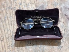 Paio di occhiali rotondi, montatura dorata anni '50 da riparare.