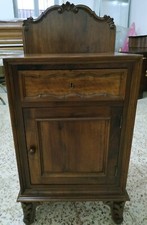 ANTICO COMODINO IN LEGNO MASSELLO NOCE CON INTAGLI  PERFETTAMENTE RESTAURATO