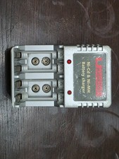 Uniross Ni-Cd Ni-MH Caricabatteria AA AAA Ricaricabile